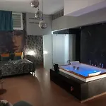 Apartment Luxurya *
